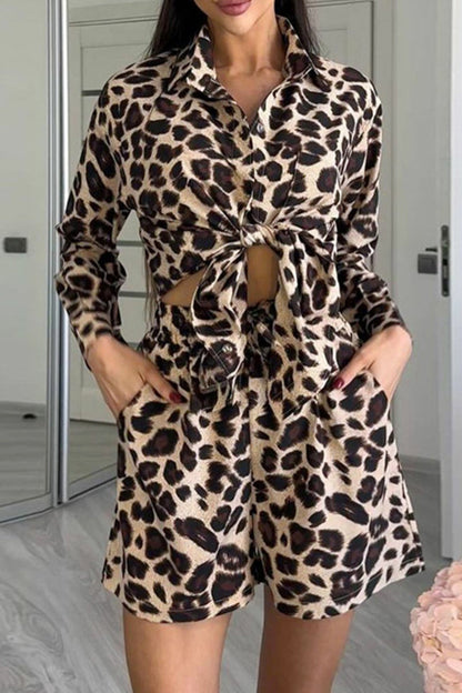 Conjunto informal de dos piezas con estampado de leopardo, bolsillo, cuello vuelto, manga larga