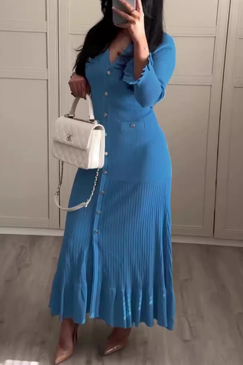 Elegante vestido de corte A con escote en V y hebilla de color liso