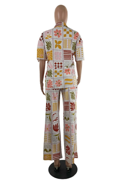 Conjunto informal de dos piezas con estampado floral, cuello vuelto, manga corta
