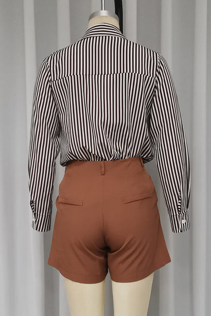 Conjunto informal de dos piezas con cuello vuelto, manga larga y bolsillo con estampado de rayas