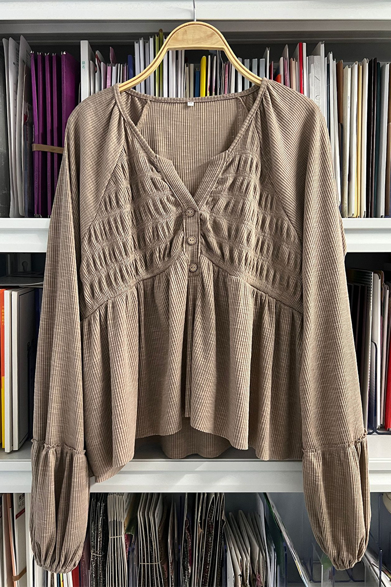 Blusa informal de cuello en V con botones y fruncido de color liso para uso diario (5 colores)