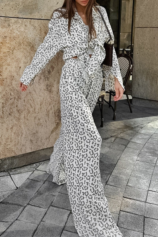 Conjunto informal de dos piezas con cuello vuelto, manga larga y estampado de leopardo estilo patchwork para la calle