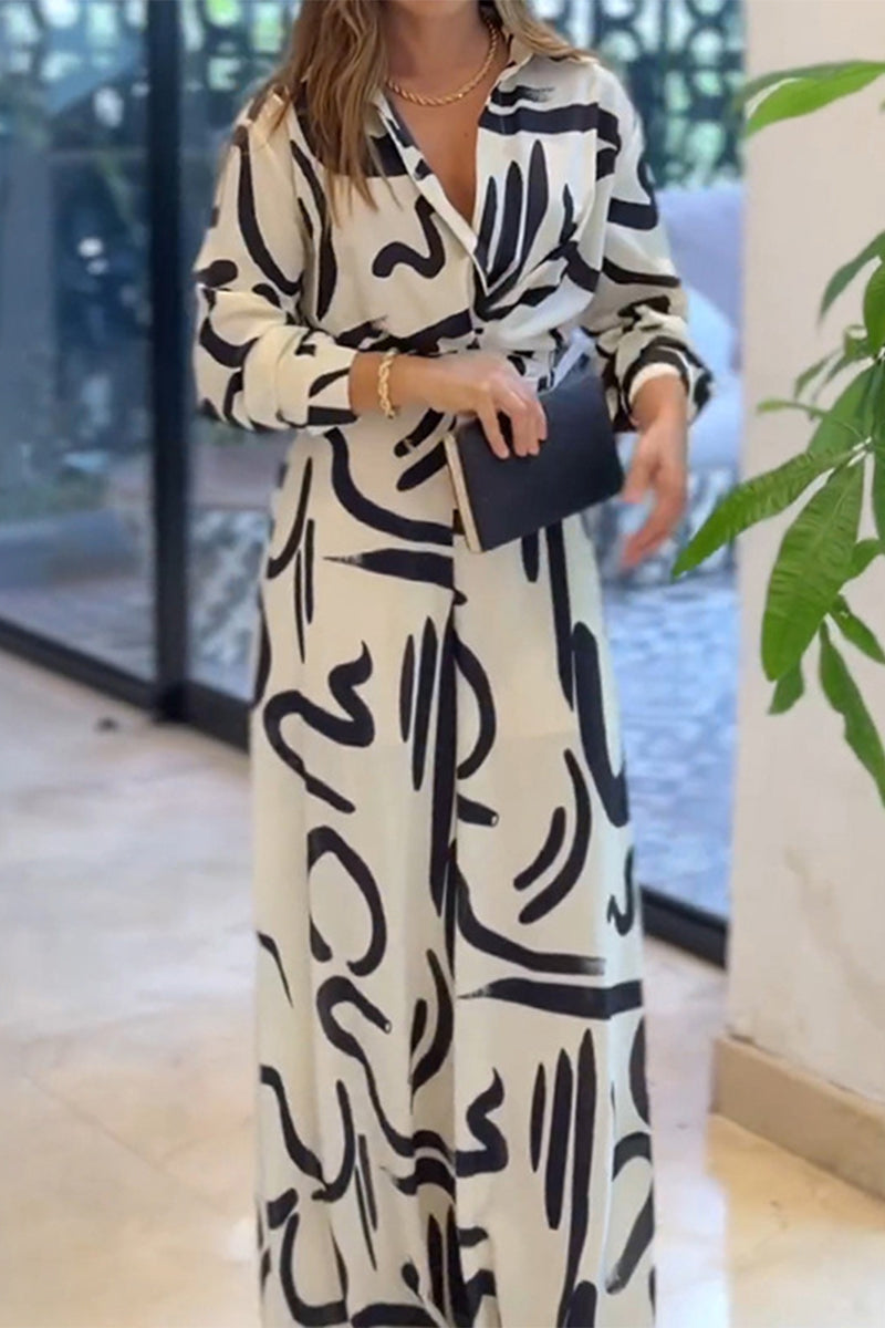 Mono holgado informal con cuello vuelto, cordones y estampado geométrico urbano