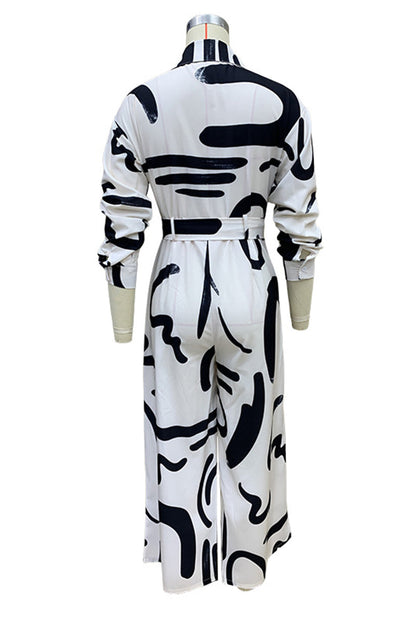 Mono holgado informal con cuello vuelto, cordones y estampado geométrico urbano