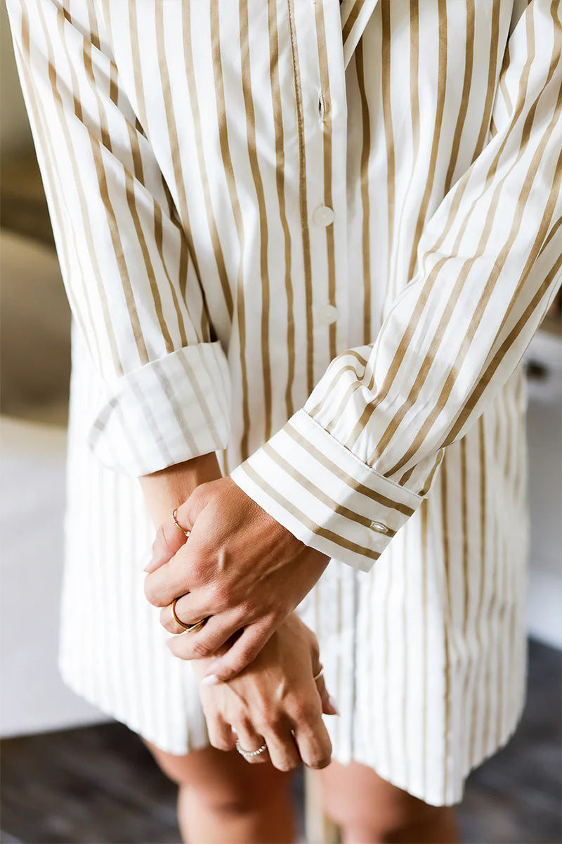 Vestidos camiseros casuales con cuello vuelto, hebilla y estampado de rayas