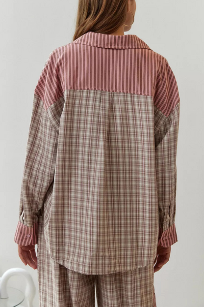 Conjunto informal de dos piezas con cuello vuelto, manga larga y bolsillo con cordón ajustable a cuadros