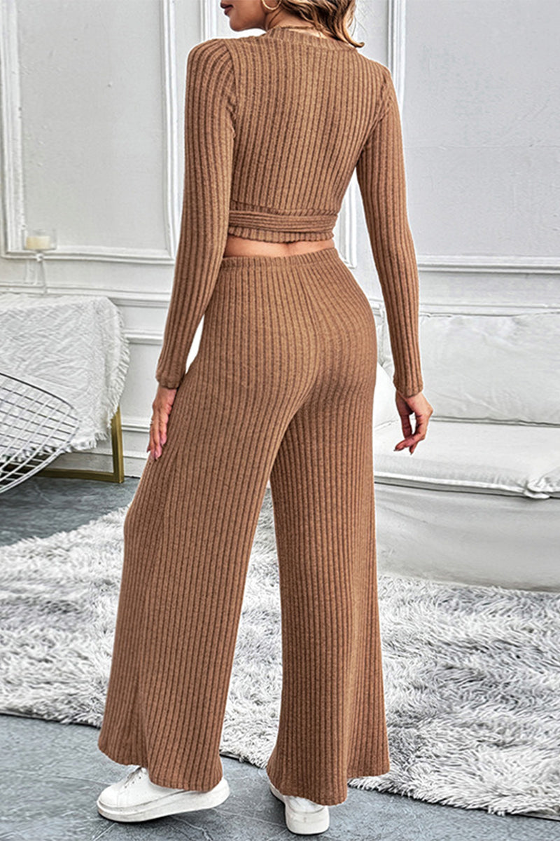 Conjunto informal de dos piezas con cuello en V, manga larga y cordones