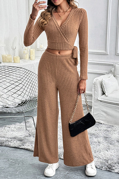Conjunto informal de dos piezas con cuello en V, manga larga y cordones