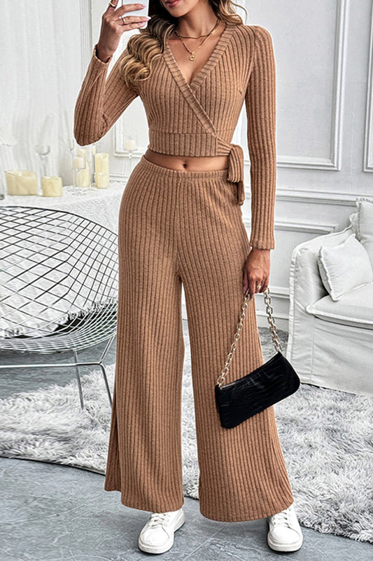 Conjunto informal de dos piezas con cuello en V, manga larga y cordones