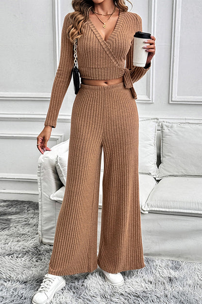 Conjunto informal de dos piezas con cuello en V, manga larga y cordones