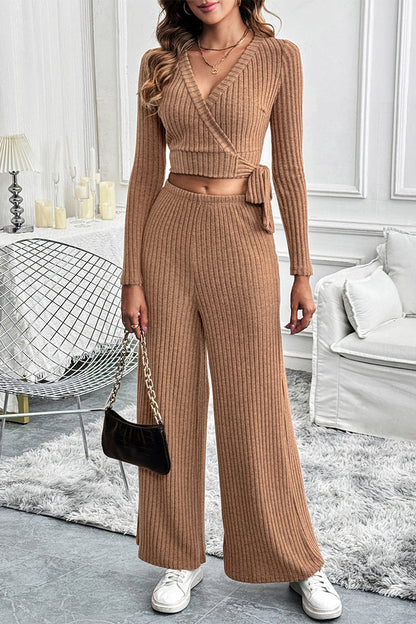 Conjunto informal de dos piezas con cuello en V, manga larga y cordones