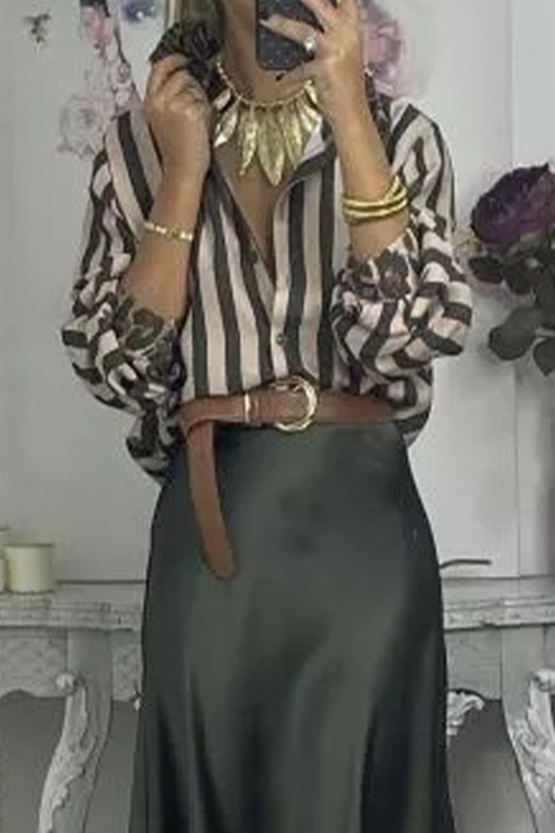 Tops casuales con cuello camisero en contraste, con rayas y estampado de leopardo