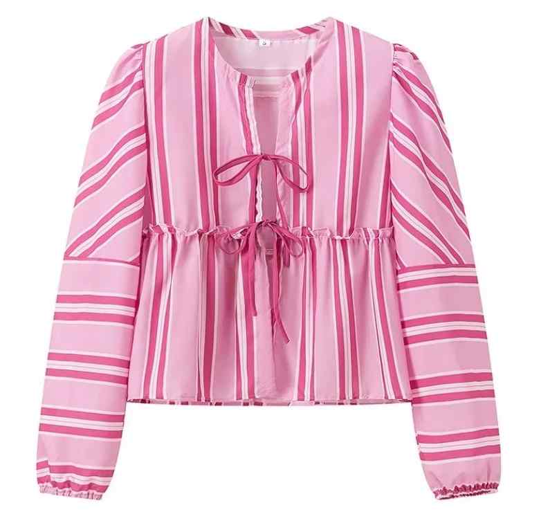Pantalones cortos y blusa de rayas