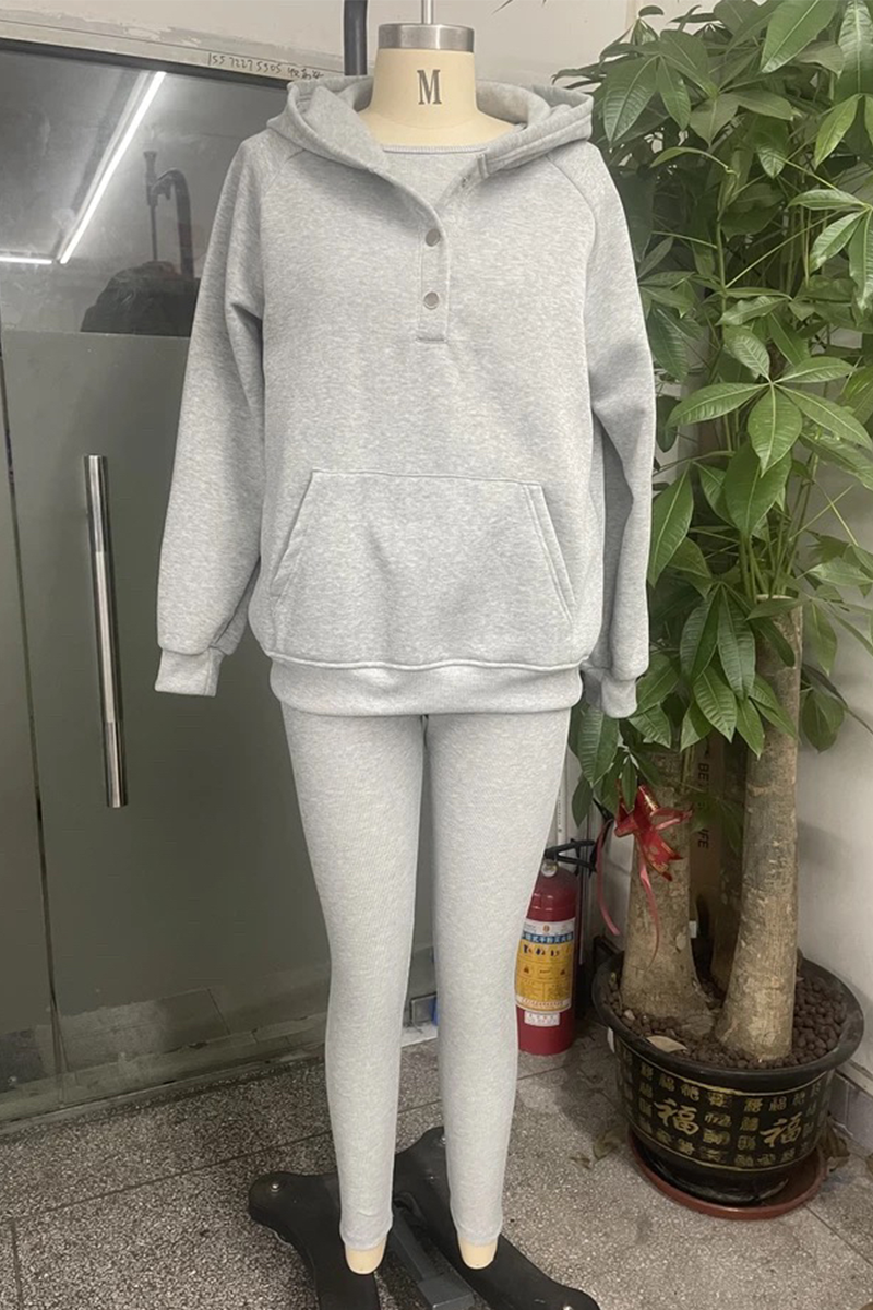 Conjunto informal de tres piezas con capucha y manga larga con botones (10 colores)