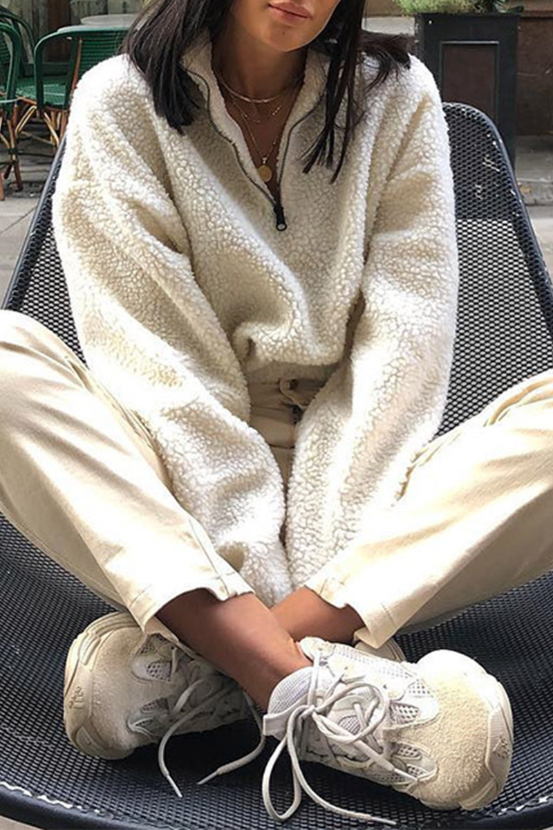 Sudadera informal con cuello vuelto y cremallera esponjosa