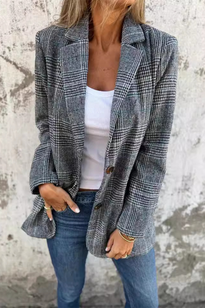 Prendas de abrigo informales con cuello vuelto en contraste y botones a cuadros