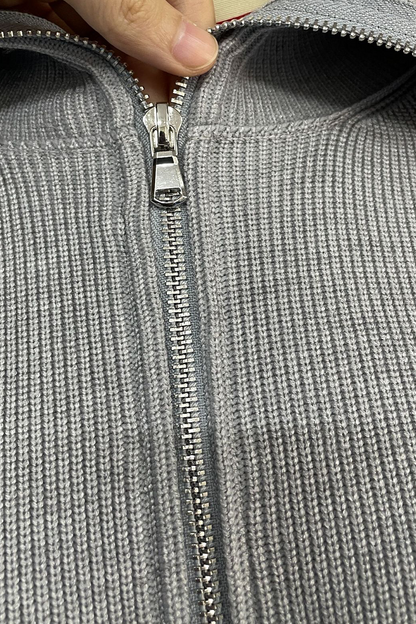 Conjunto informal de dos piezas con cuello vuelto, manga larga y tejido con cremallera
