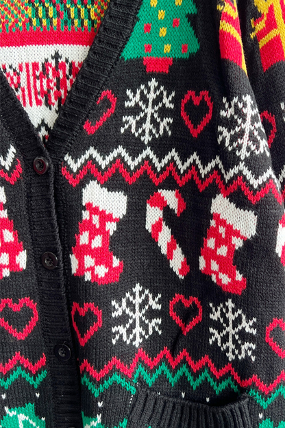Prenda exterior informal con cuello en V, botones y copos de nieve en el árbol de Navidad