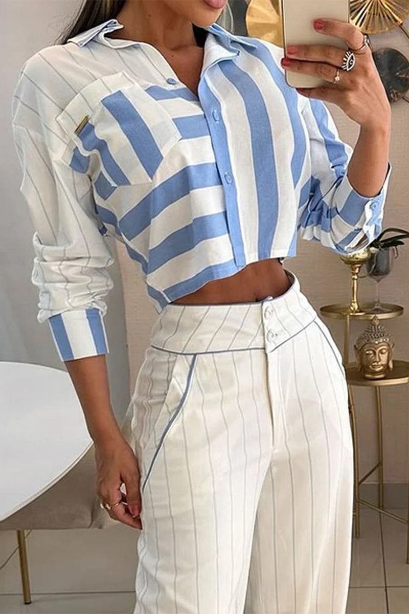 Conjunto informal de dos piezas con cuello vuelto, manga larga, botones y patchwork a rayas