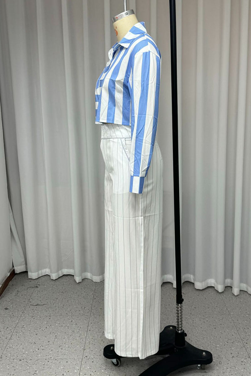 Conjunto informal de dos piezas con cuello vuelto, manga larga, botones y patchwork a rayas