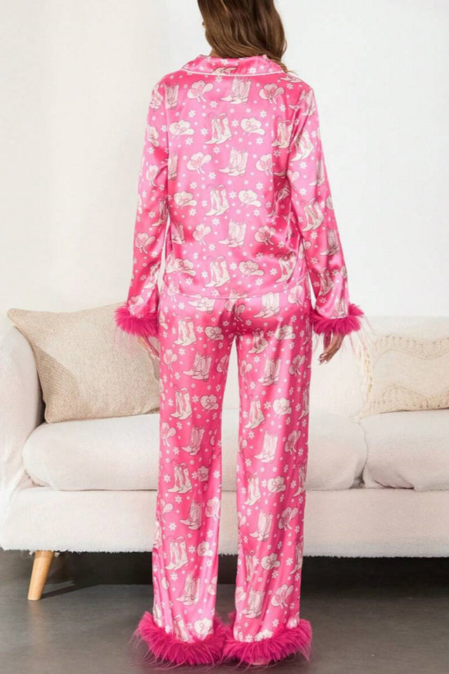 Conjunto de pijama de satén con estampado de botas y plumas