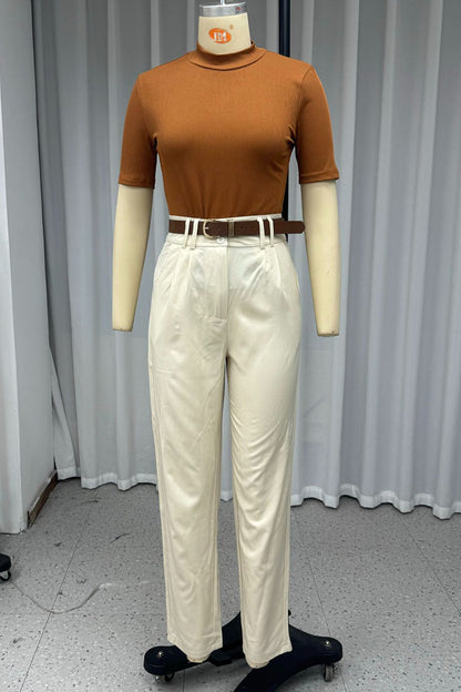 Conjunto informal de dos piezas con cuello alto, manga corta y botones en los bolsillos