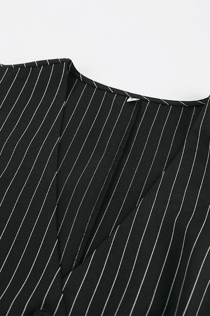 Conjunto informal de dos piezas con rayas, bolsillos, botones, escote en V y sin mangas