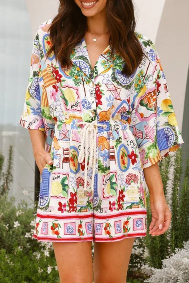 Mono holgado informal con estampado de grafiti, cordón ajustable y cuello vuelto en contraste