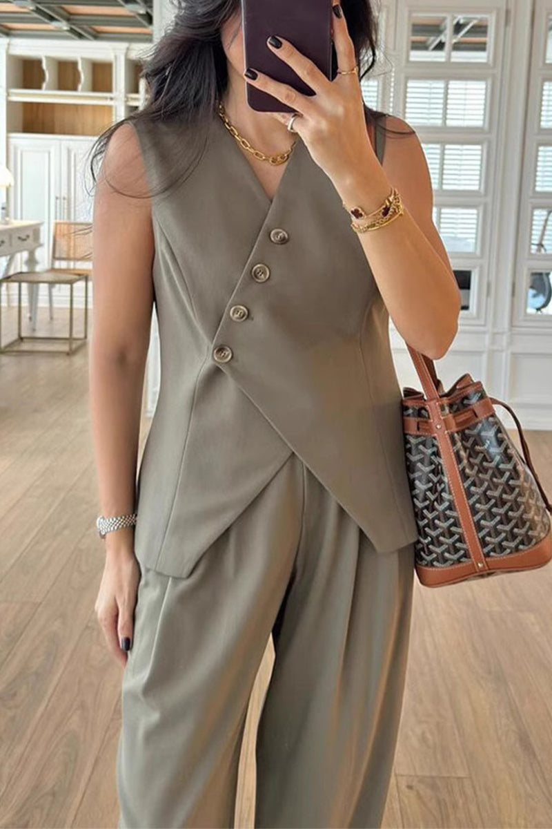 Conjunto informal de dos piezas con cuello en V, sin mangas, botones y color sólido