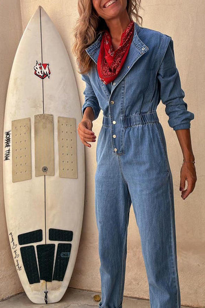 Mono vaquero informal de color liso con bolsillo desgastado y hebilla, cuello redondo, manga larga y corte regular