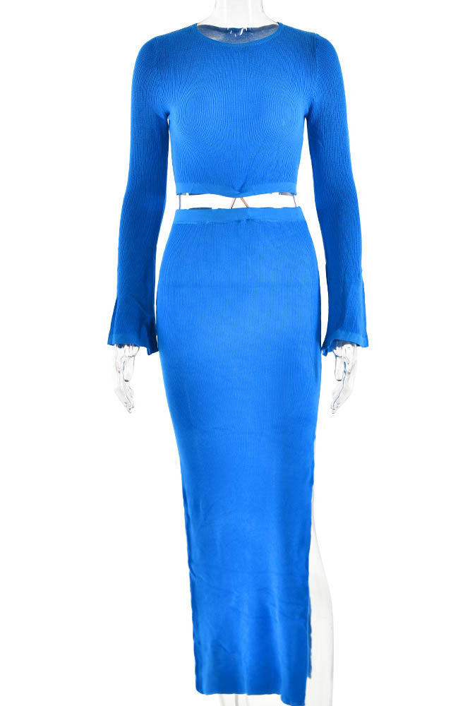 Conjunto de punto con cuello redondo y falda con abertura