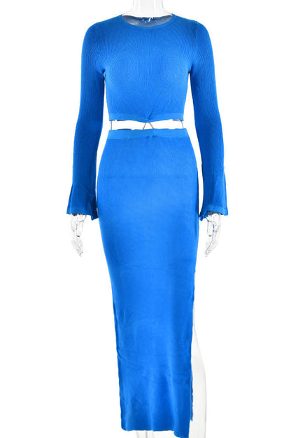 Conjunto de punto con cuello redondo y falda con abertura