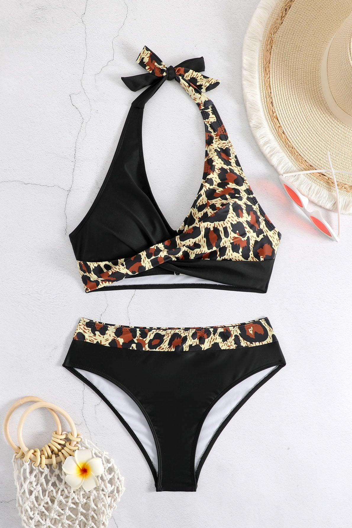 Traje de baño de bikini con cuello halter y bloques de color