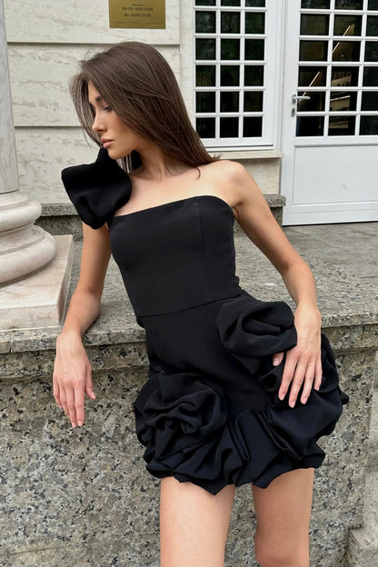 Minivestido romántico sin tirantes con cintura de tulipán