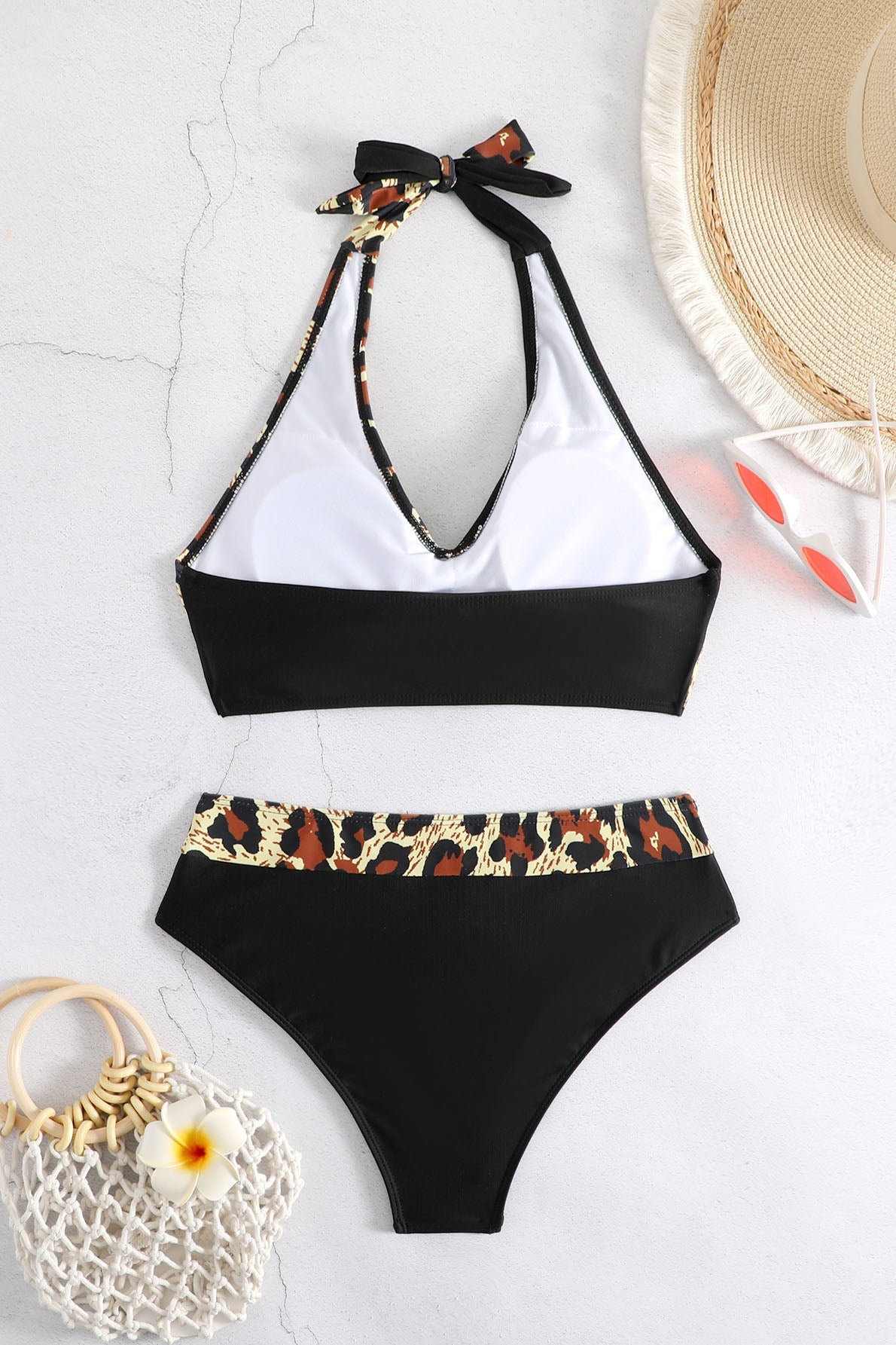 Traje de baño de bikini con cuello halter y bloques de color