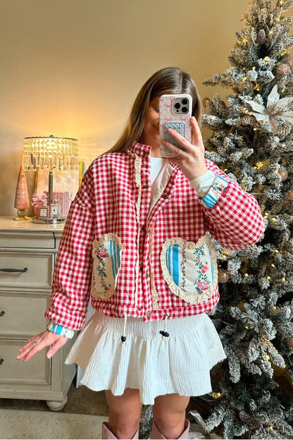Chaqueta con bolsillo de corazón rosa a cuadros