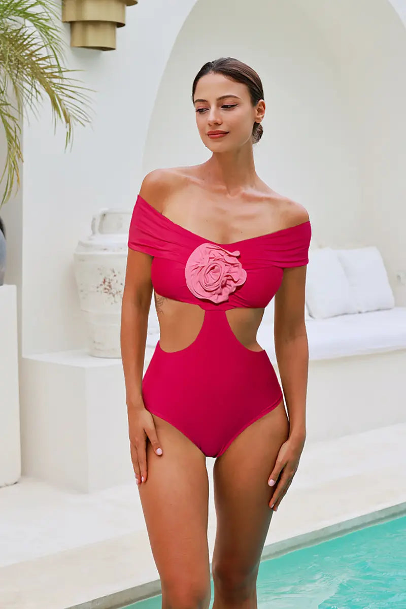 Conjunto de traje de baño de una pieza con recortes y apliques florales