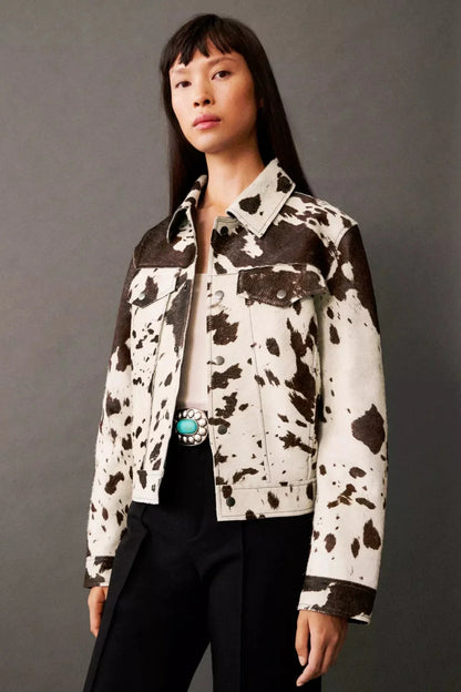 Chaqueta estilo camisa de piel sintética con estampado de vaca