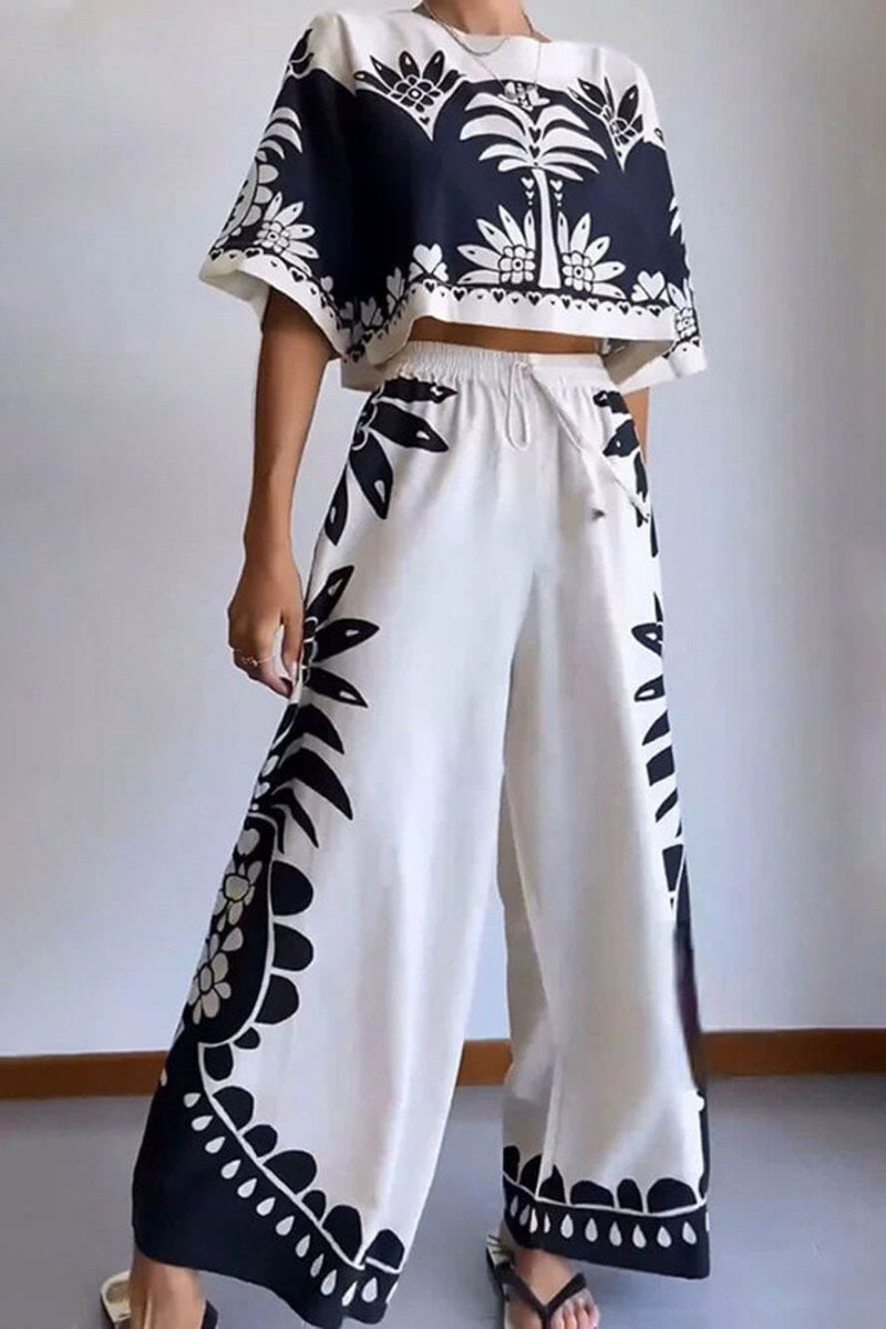 Traje holgado de manga corta con estampado étnico