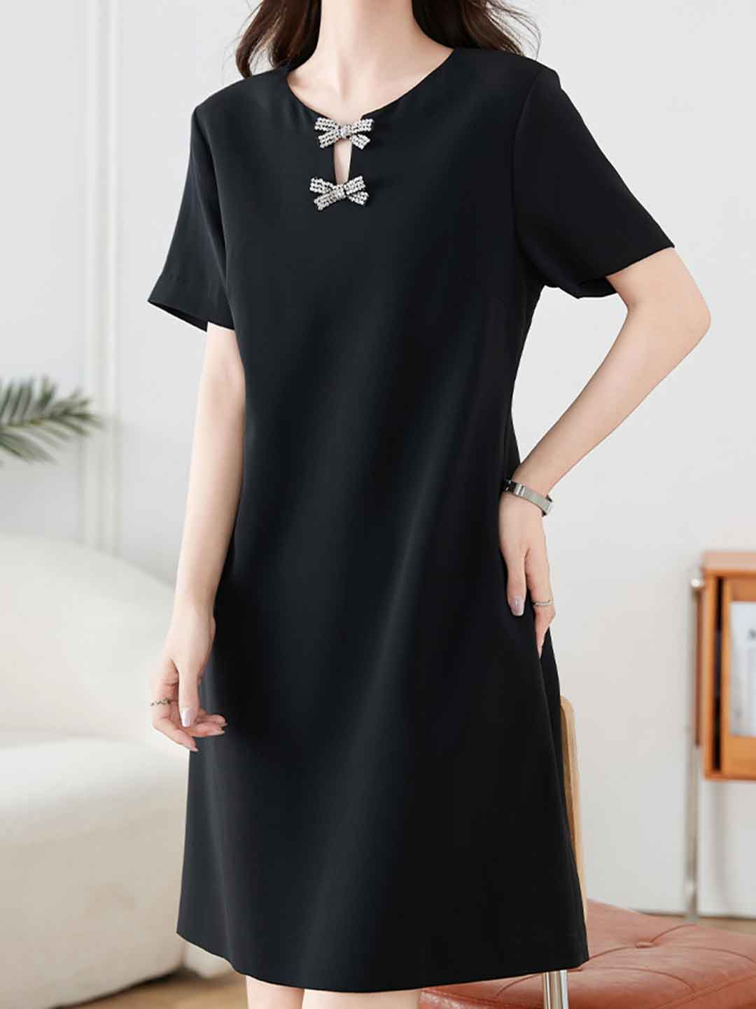 Zoe Elegant Crew Neck Solid Color Bow Dress