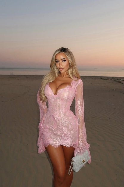 Minivestido de encaje con mangas acampanadas Whispers of Blush