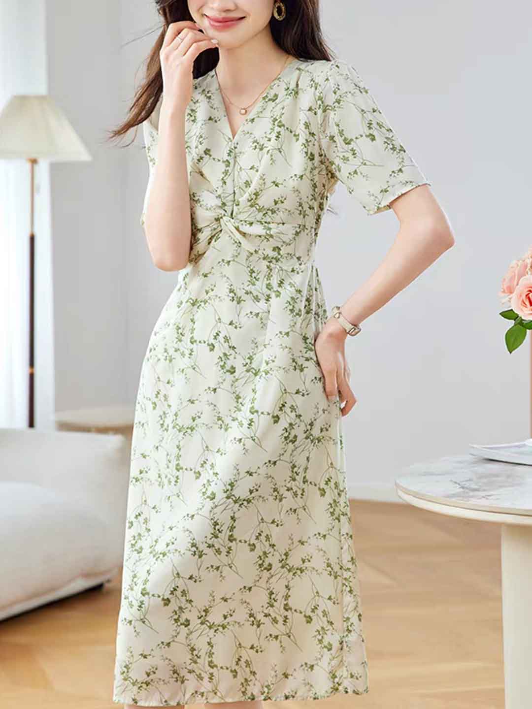 Mya Vacation V-Neck Pleated Floral Dress