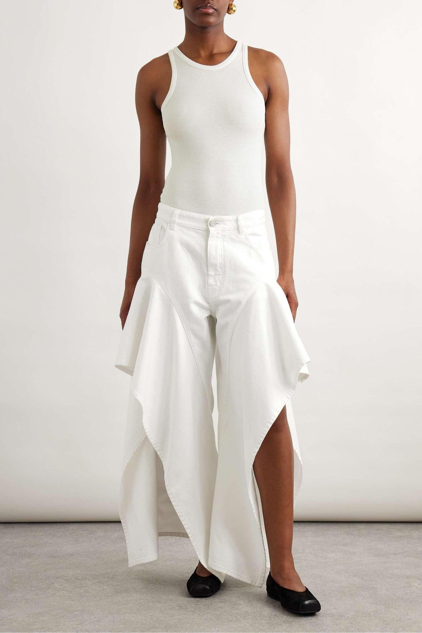 Vaqueros de tiro medio y pierna ancha con volantes