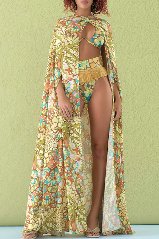 Conjunto de bikini con estampado tribal y borlas bohemias
