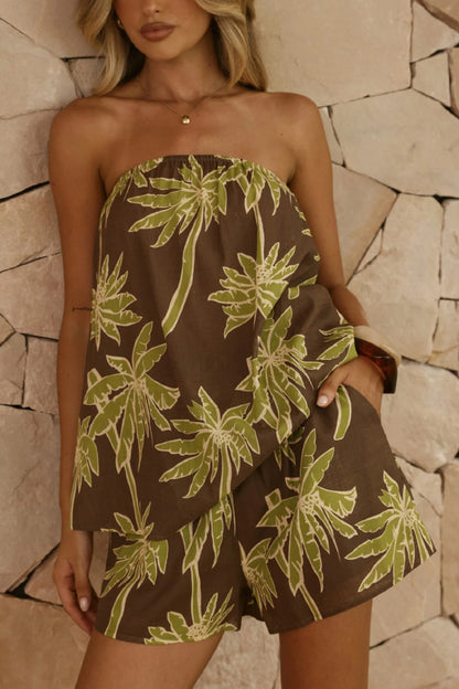 Unique Printed Sleeveless Off-shoulder Loose Top and Elastic Waist Casual Pocket Shorts Set