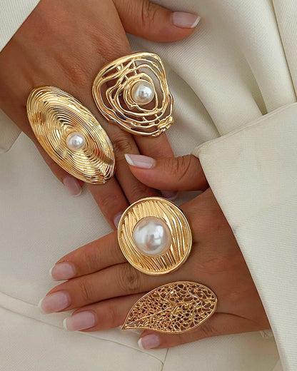 Exaggerated Metallic Ruffled Imitation Pearl Ring
