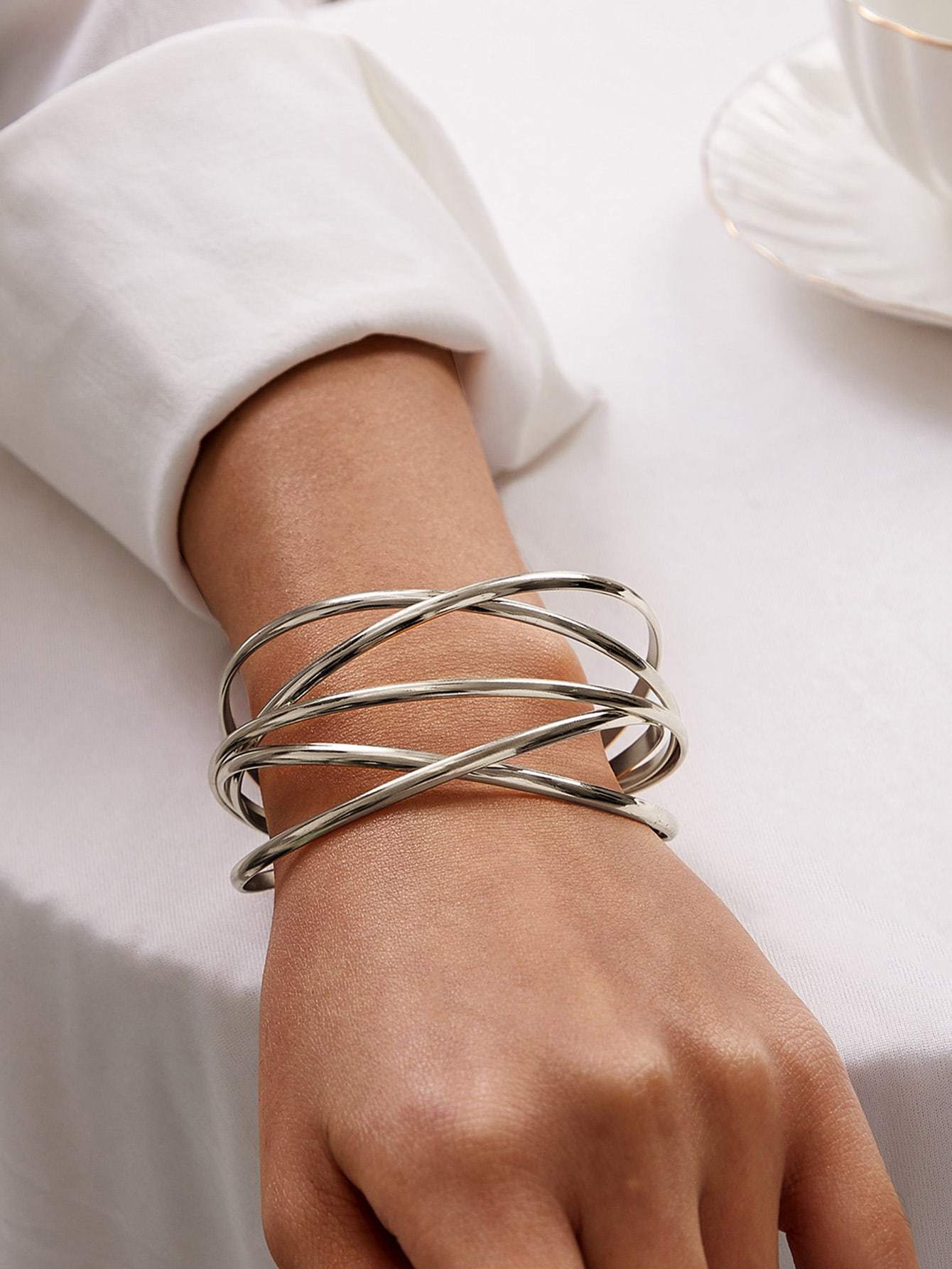 1pc Line Winding Shaped Cuff Bracelet for Women