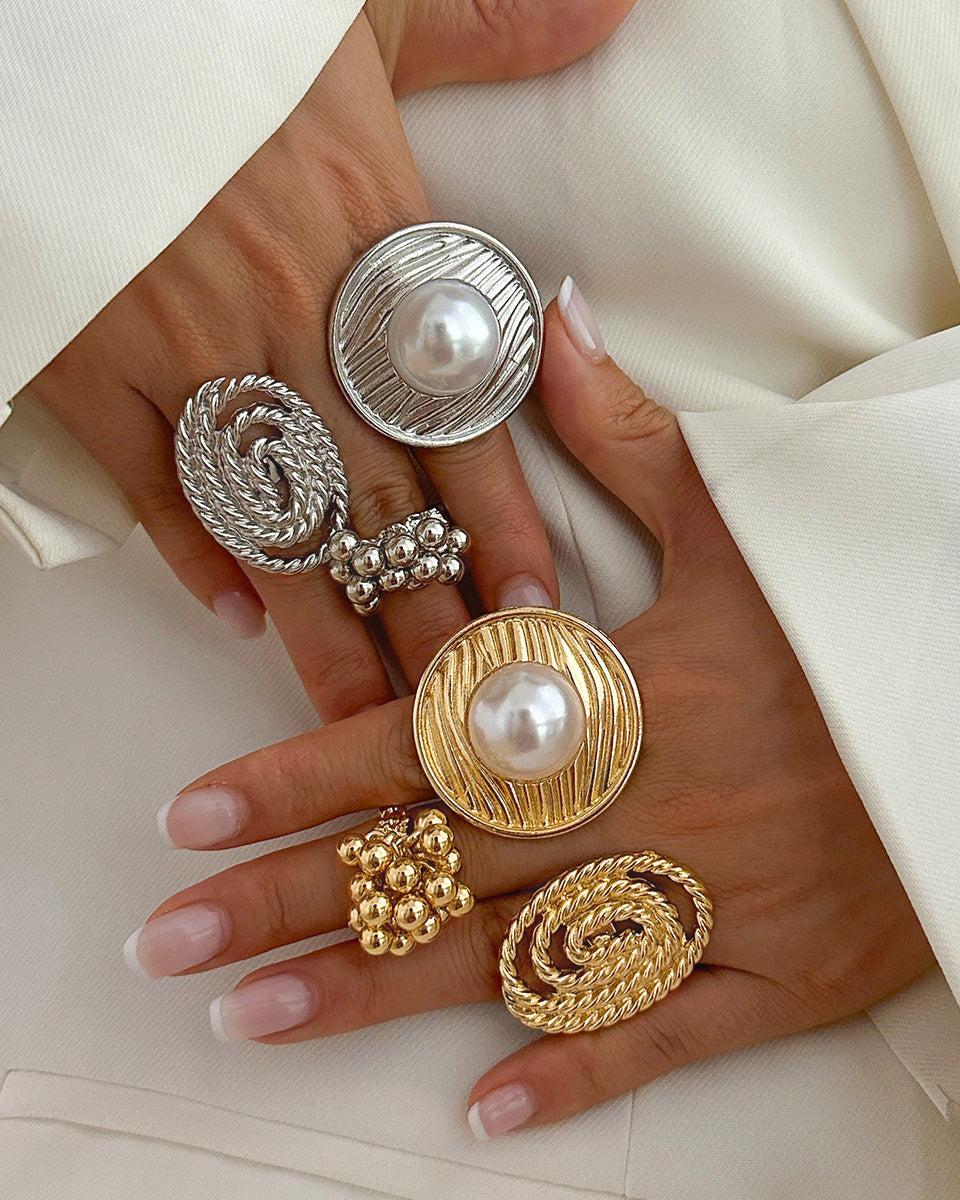Exaggerated Metallic Ruffled Imitation Pearl Ring