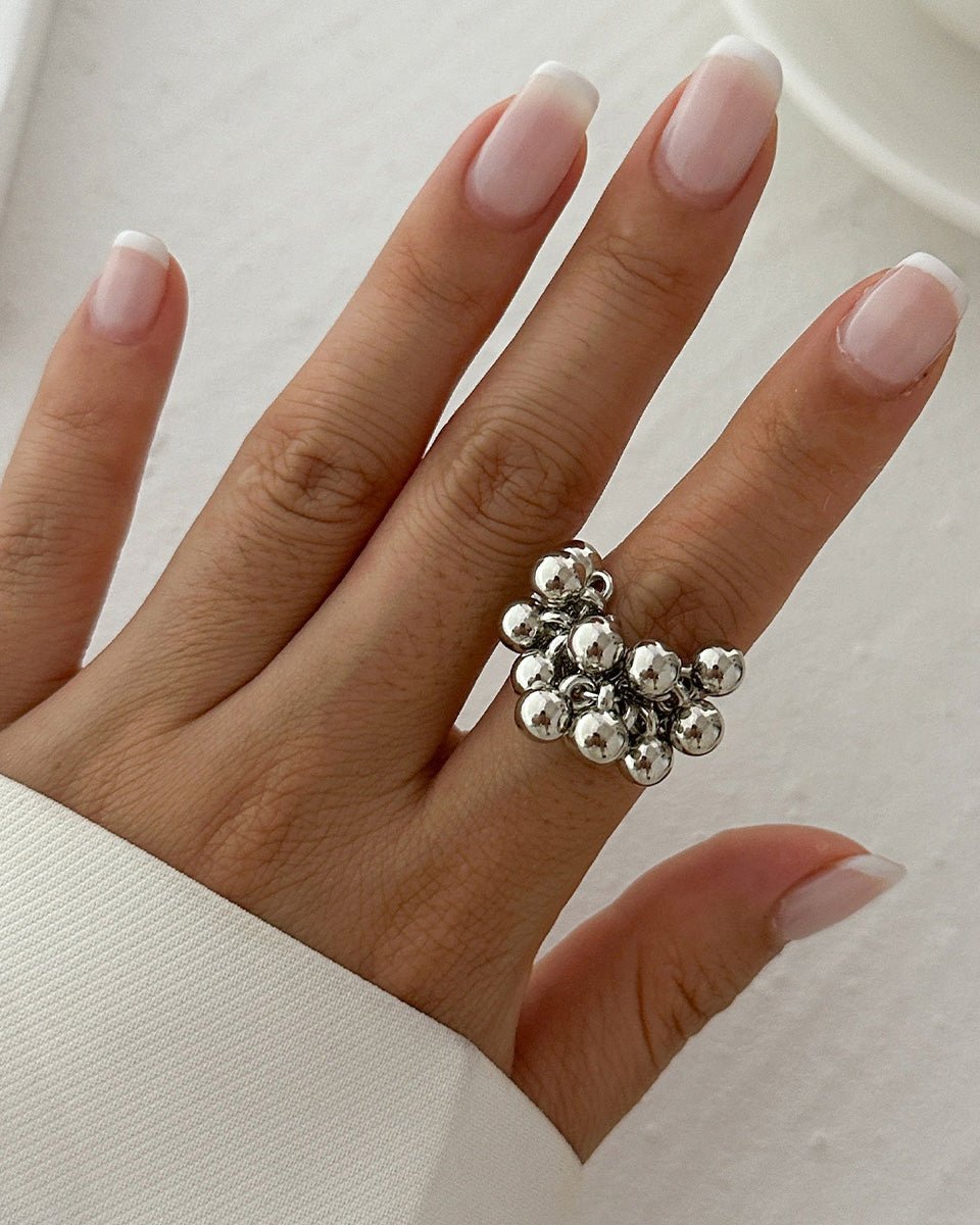Exaggerated Metallic Ruffled Imitation Pearl Ring