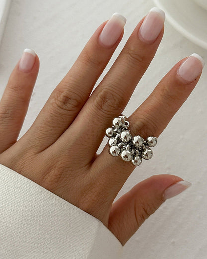 Exaggerated Metallic Ruffled Imitation Pearl Ring